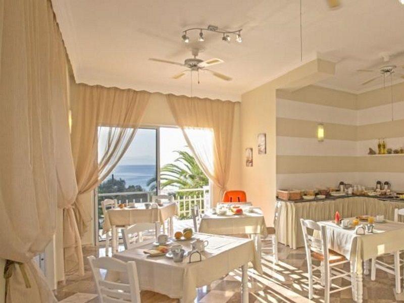 Aurora Beach Hotel Agios Ioannis Peristerion Екстериор снимка